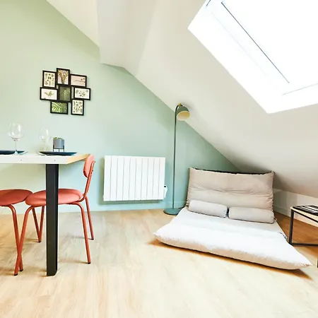 Rb-3 2 Pers Dans Les Combles 3eme Etage *