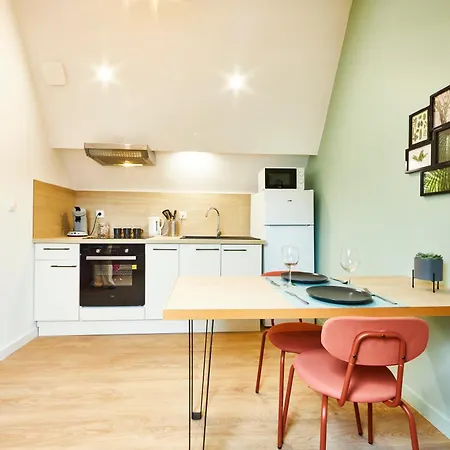 Rb-3 2 Pers Dans Les Combles 3eme Etage